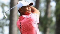 Tiger Woods golpea la bola durante un entrenamiento de cara al Masters Tournament en el Augusta National Golf Club de Augusta, Georgia.