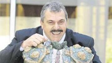 <b>HISTORIA VIVA. </b>Los héroes de aquel Steaua regresaron ayer a Sevilla. Radu, Duckadam, Bombescu, Jenei -entrenador- y Majaru (de pie). Lacatus, Balan, Barbulescu y Pistol (abajo), pisarán hoy el Pizjuán.<b>REPORTAJE GRÁFICO: MORENATTI </b>