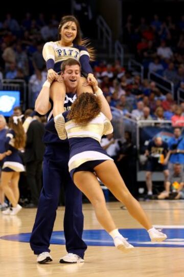 Las Pittsburgh Panthers por los aires.