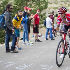 Urán, Roche, Carthy y De la Parte abandonan tras una caída
