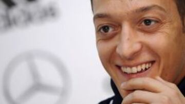 El centrocampista alem&aacute;n Mesut &Ouml;zil