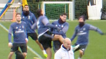 James no da balón por perdido en su regreso: así se llevó a Pepe