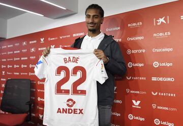 El defensa central sigue siendo, hasta el momento, el ¨²nico fichaje del Sevilla en un enero que se espera m¨¢s que movido. El central franc¨¦s, propiedad del Rennes, ha estado cedido esta temporada en el Nottingham Forest peros in gran protagonismo. Al Sevilla llega en calidad de cedido hasta final de temporada. Los de Nervi¨®n se reservan una opci¨®n de compra para final de temporada por el defensor franc¨¦s.