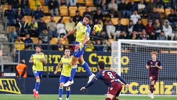 31/03/25 PARTIDO SEGUNDA DIVISION CADIZ - EIBAR CHRIS RAMOS