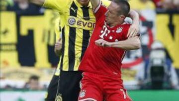 Ribery, golpeando a Lewandowski.