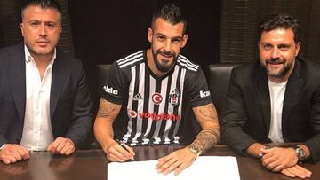 Oficial: Negredo deja el Valencia y es nuevo jugador del Besiktas