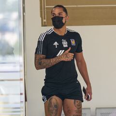 Carlos Salcedo se perderá inicio del C2022 por Covid 19