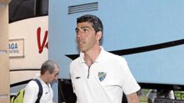 <b>MENTALIZADOS. </b>Muñiz, ayer a su llegada a Sevilla, donde se concentró en el hotel Vértice.