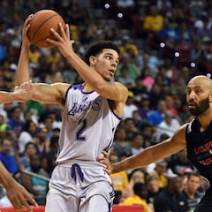 Mal estreno de Lonzo (2/15) con los Lakers: "Su peor partido"