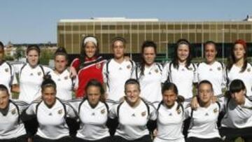<b>UNIDAS. </b>La Selección Sub-17 posa en la última concentración antes del Mundial, celebrada a finales de agosto en Las Rozas.