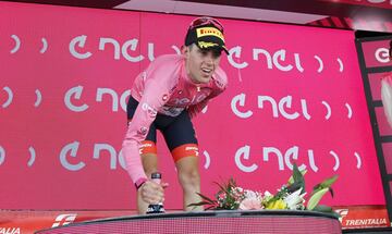 El espa?ol Juanpe L¨®pez mantiene la maglia rosa de l¨ªder.