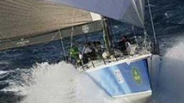 <b>FORTUNA.</B> El accidente del Skandia ha permitido al Konica Minolta tomar la delantera en la prueba.