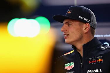 Hamilton moves to settle Verstappen dispute "to show respect"