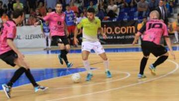 David 'Burrito', rodeado de jugadores del Jaén, fue el héroe del Palma.