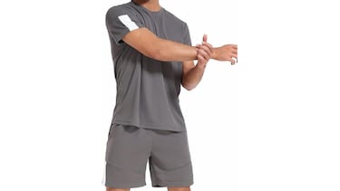 Gris, negro o azul marino: el chándal de verano para hombre ideal para hacer deporte y olvidar el calor
