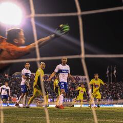 Católica revive a tiempo y vence a San Luis antes del clásico
