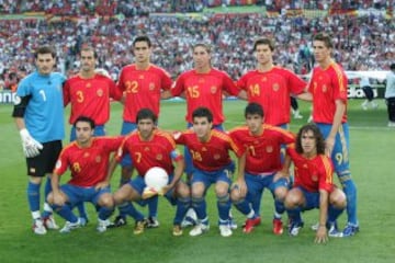 Equipación de la Selección Española entre 2005 y 2007. Fotografía correspondiente al Mundial de 2006 en Alemania.