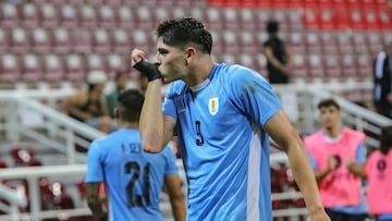 Renzo Machado celebra un gol contra Paraguay.