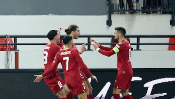 Los jugadores de Serbia celebran el segundo gol ante Bulgaria.