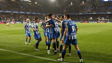 Los jugadores del Deportivo celebran un gol en Riazor.