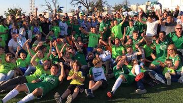 Los jugadores del Churra celebran la clasificación para el Playoff de ascenso de Tercera a Segunda División B.
