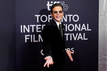 Rami Malek posa en la alfombra roja de los 50º Festival Internacional de Cine de Toronto.