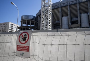 El conjunto blanco sigue dando forma a la remodelación del Santiago Bernabéu. El Estado de Alarma decretado por el Gobierno no ha paralizado las obras.