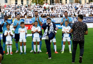 El argentino Diego Armando Maradona ha asumido la presidencia del Dinamo Brest, club de la liga bielorrusa con el que firmó antes de la Copa Mundial un contrato por tres temporadas. El argentino se dedicará a consultar al club en temas organizativos y asuntos deportivos, desde fichajes a la gestión de la academia del Dinamo. 