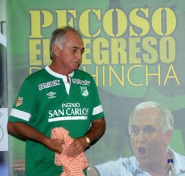 ídolo en el Deportivo Cali. Pecoso es recordado por su manera de encarar y ser frentero en la prensa en su faceta de técnico. Como jugador fue casi igual, áspero volante de marca que entraba duro.