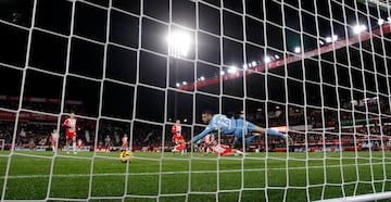 0-2. Asistencia de Jude Bellingham al espacio para la carrera del jugador turco del Real Madrid. El dorsal 15 aguanta, le gana la posicin a Miguel Gutirrez y finaliza con un disparo cruzado, raso, con la zurda, para superar la estirada de Paulo Ganazzaniga.