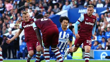 Soccer Football - Premier League - Brighton & Hove Albion v West Ham United - The American Express Community Stadium, Brighton, Britain - August 26, 2023 West Ham United's Jarrod Bowen and James Ward-Prowse in action with Brighton & Hove Albion's Kaoru Mitoma Action Images via Reuters/Andrew Boyers EDITORIAL USE ONLY. No use with unauthorized audio, video, data, fixture lists, club/league logos or 'live' services. Online in-match use limited to 75 images, no video emulation. No use in betting, games or single club /league/player publications. Please contact your account representative for further details.