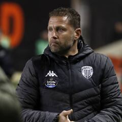 Curro Torres y el mercado invernal rejuvenecen al Lugo