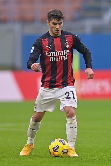 Está siendo un activo importante para el liderato del Milan. El malagueño está brillando más en la Europa League y, aunque con menor presencia, goza de buenos minutos en Liga. Brahim es el único cedido blanco cuyo valor de mercado ha crecido en Transfermarkt esta temporada. El portal lo tasa en 14 millones de euros.