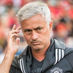 Mou critica al City por lo que gasta en jugadores "menores"