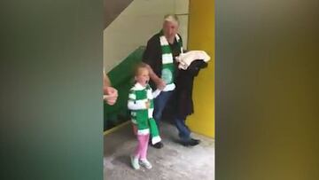 Tierna reacción de un niña al entrar por primera vez a un estadio