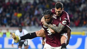 Duván Zapata anota gol con el Torino frente al Milan