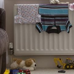 El motivo por el que no deberías secar la ropa en el radiador