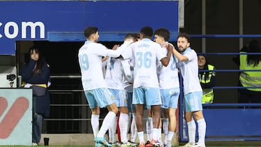 El Zaragoza celebra su primer gol en Éibar.