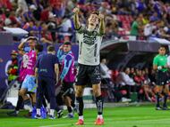Rodrigo Dourado festeja el triunfo del Atlético de San Luis sobre Mazatlán.