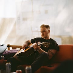 MAGA followers are not going to like country star Zach Bryan’s new song: “And ICE is gonna come bust down your door”