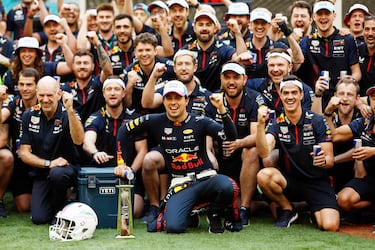Helmut Marko aclara el futuro de Checo Pérez en Red Bull