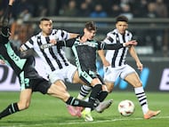 THESSALONIKI (Greece), 22/01/2026.- Giorgos Giakoumakis of Paok(2L) in action during the UEFA Europa League soccer match between PAOK and Real Betis in Thessaloniki, Greece, 22 January 2026. (Grecia, Salónica) EFE/EPA/ACHILLEAS CHIRAS