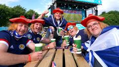 Aficionados de Escocia, en la fan zone de Glasgow. 