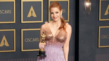 Do actresses get paid for wearing designer dresses at the Oscars 2023?