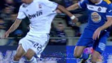 Mané agarra a Di María en el penalti pitado por Undiano