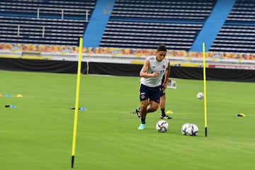 La Selección Colombia entrenó por primera vez en el Metropolitano para preparar el duelo ante Argentina. Activación física, movilidad y definición fueron los trabajos del equipo nacional 