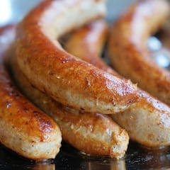 El secreto que los alemanes añaden a sus salchichas para que salgan realmente jugosas