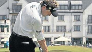 <b>TÍPICAMENTE ESCOCÉS. </b>Carnoustie es un 'link' auténtico. En la imagen, Luke Donald ensayando ayer.