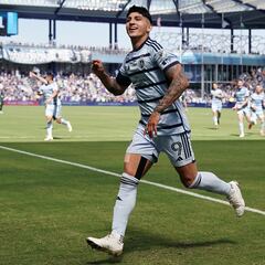 Alan Pulido se encuentra en el radar de Cruz Azul