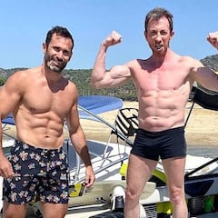Pablo Motos luce un espectacular abdomen en sus vacaciones